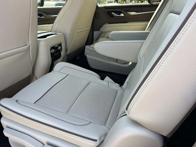 Used 2022 White GMC Denali image 20