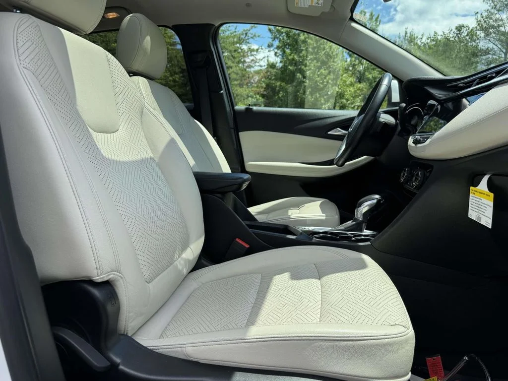 Used 2020 White Frost Buick Essence image 13