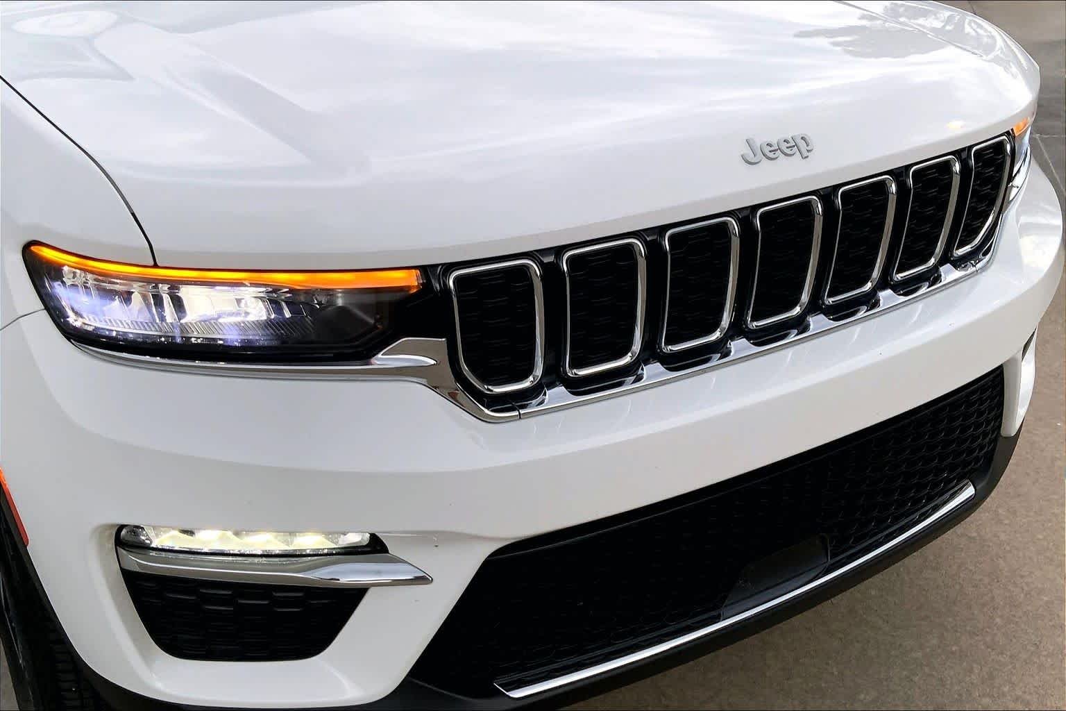 Used 2024 Bright White Clearcoat Jeep Limited image 29