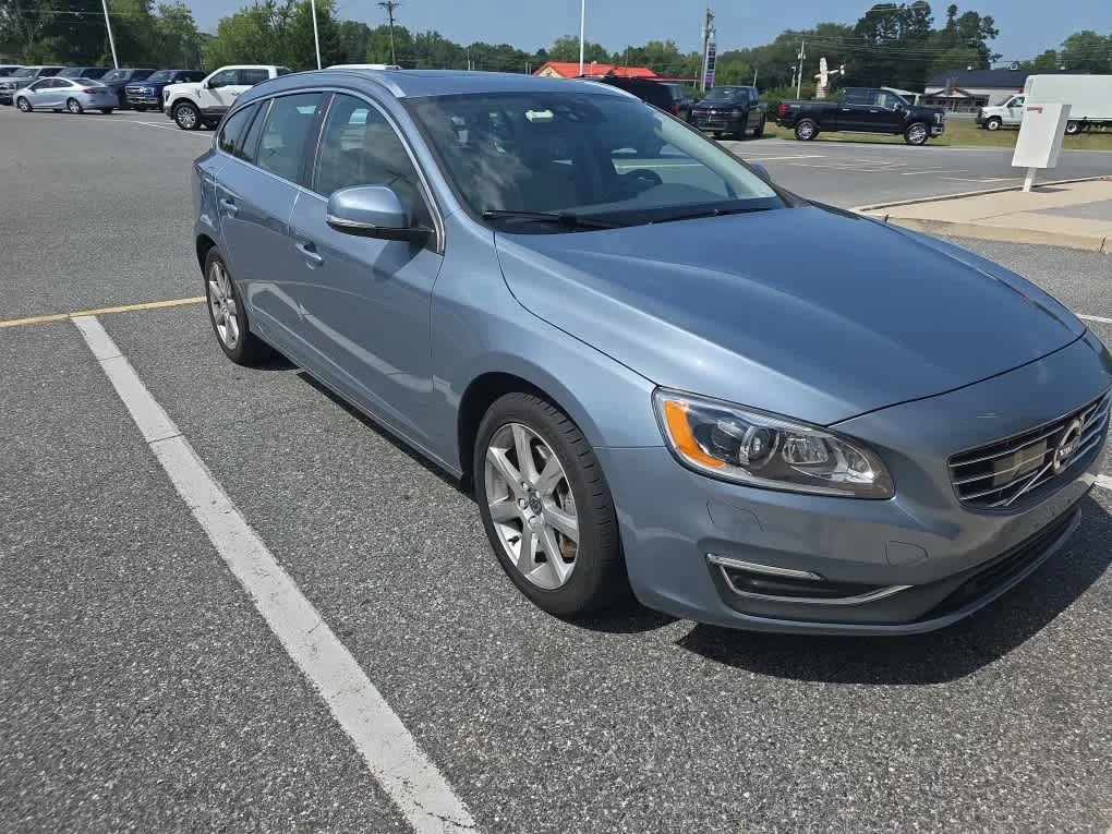 Used 2017 Mussel Blue Metallic Volvo Platinum image 2