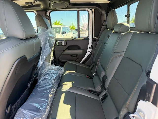 New 2026 Bright White Clear-Coat Exterior Paint Jeep Mojave X image 22