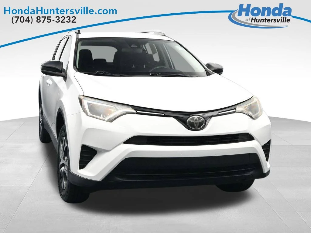 2017 Toyota RAV4 LE FWD photo