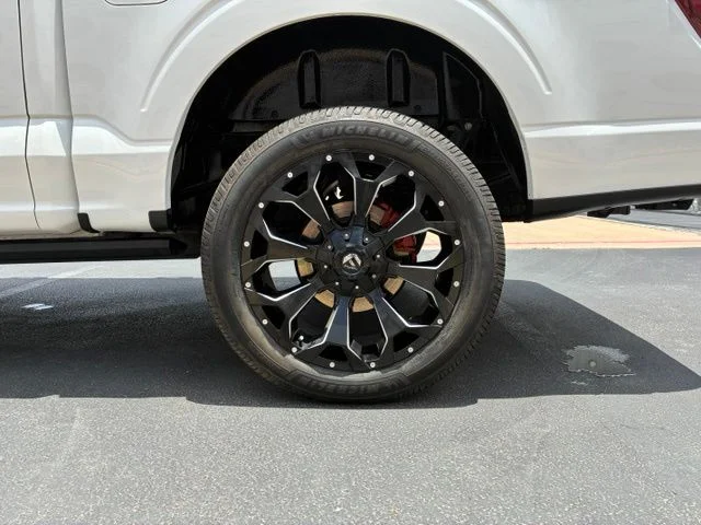 Used 2025 White Metallic Ford Platinum image 18