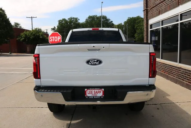 New 2026 Oxford White Ford XLT image 7