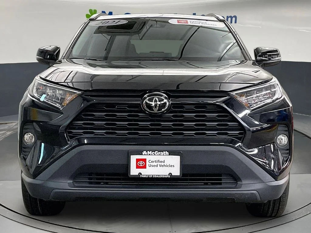 Used 2021 Black Toyota XLE image 5