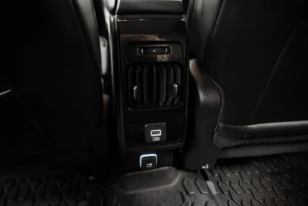 Used 2022 Bright White Clea Jeep Latitude image 23