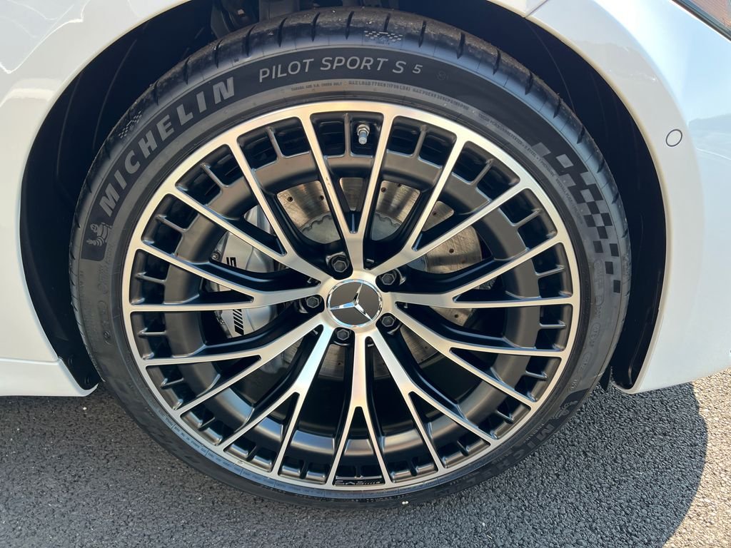 New 2026 MANUFAKTUR Moonlight White Metallic Mercedes-Benz AMG® CLE 53 4MATIC+ Coupe image 36