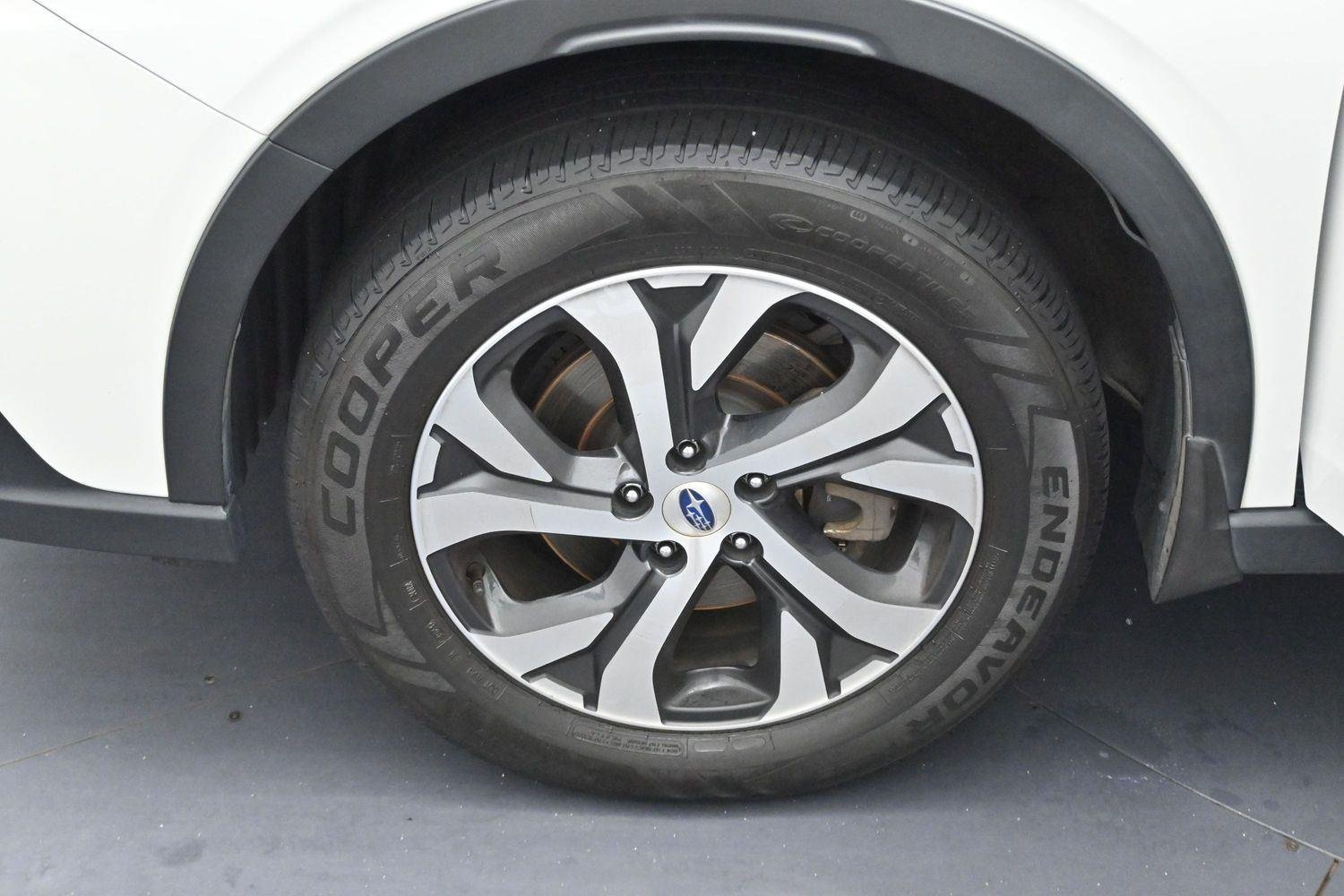 Used 2022 Crystal White Pearl Subaru Limited image 30