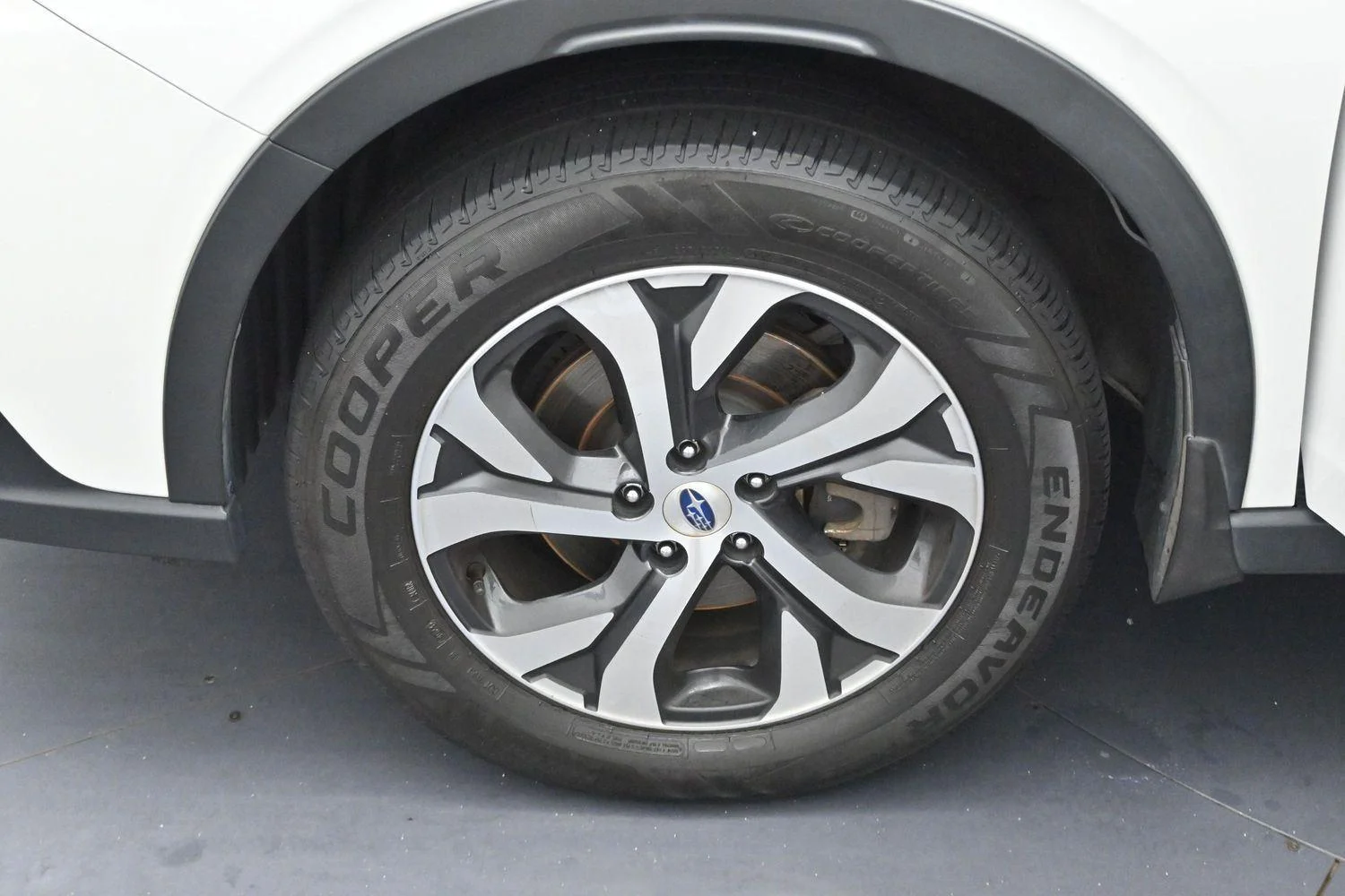 Used 2022 Crystal White Pearl Subaru Limited image 30