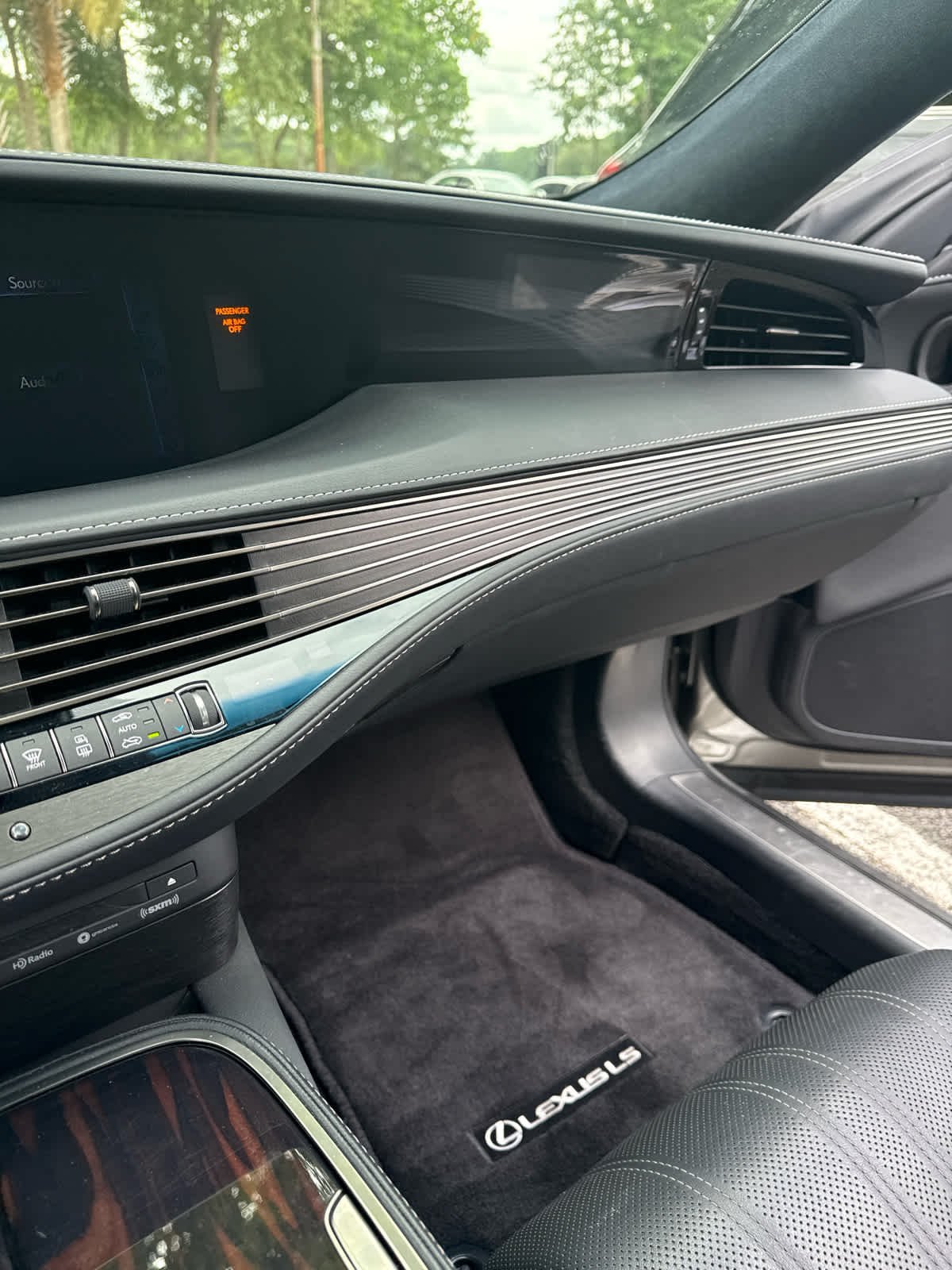 Used 2018 Atomic Silver Lexus  image 5