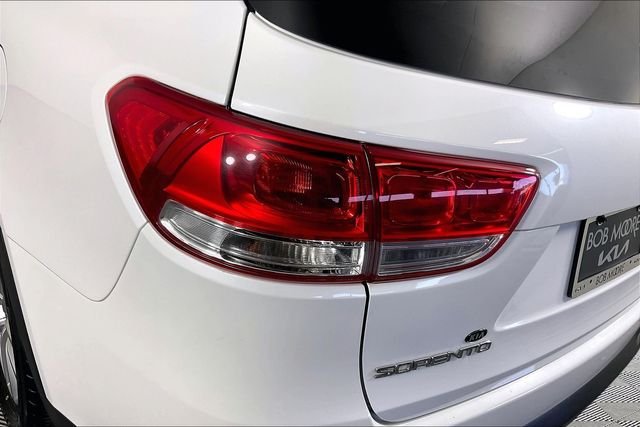 Used 2017 White Kia LX image 21