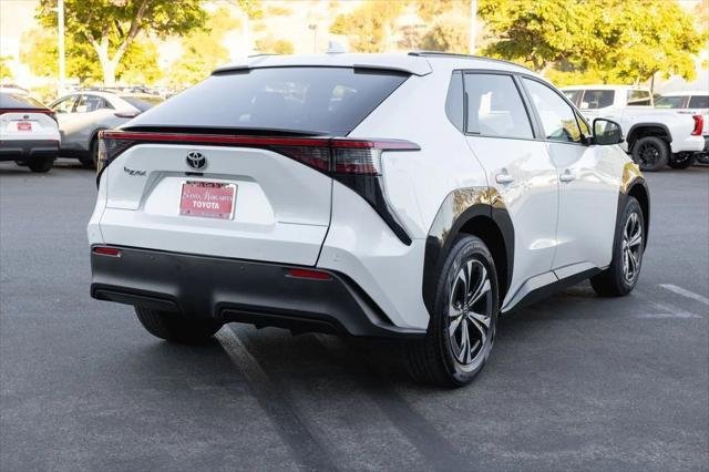 Certified Used 2023 WIND CHILL PEARL* Toyota  image 5