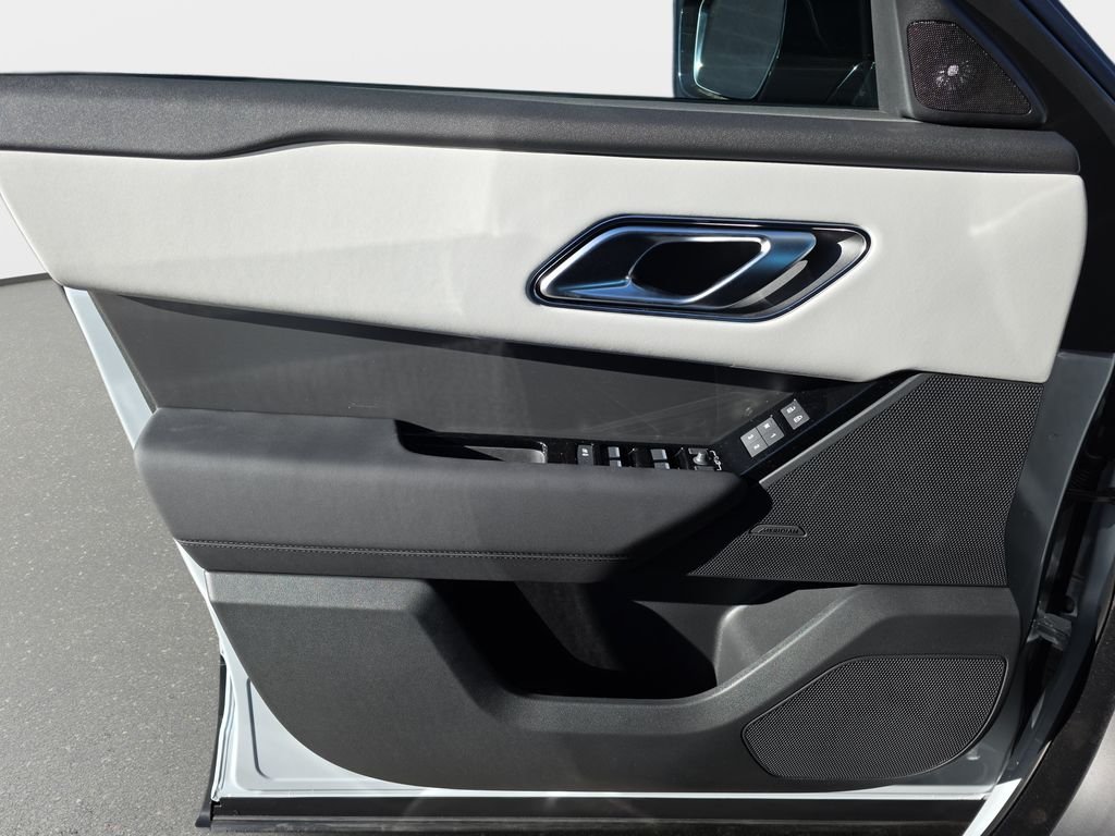 New 2026 Arroios Grey Land Rover S image 19