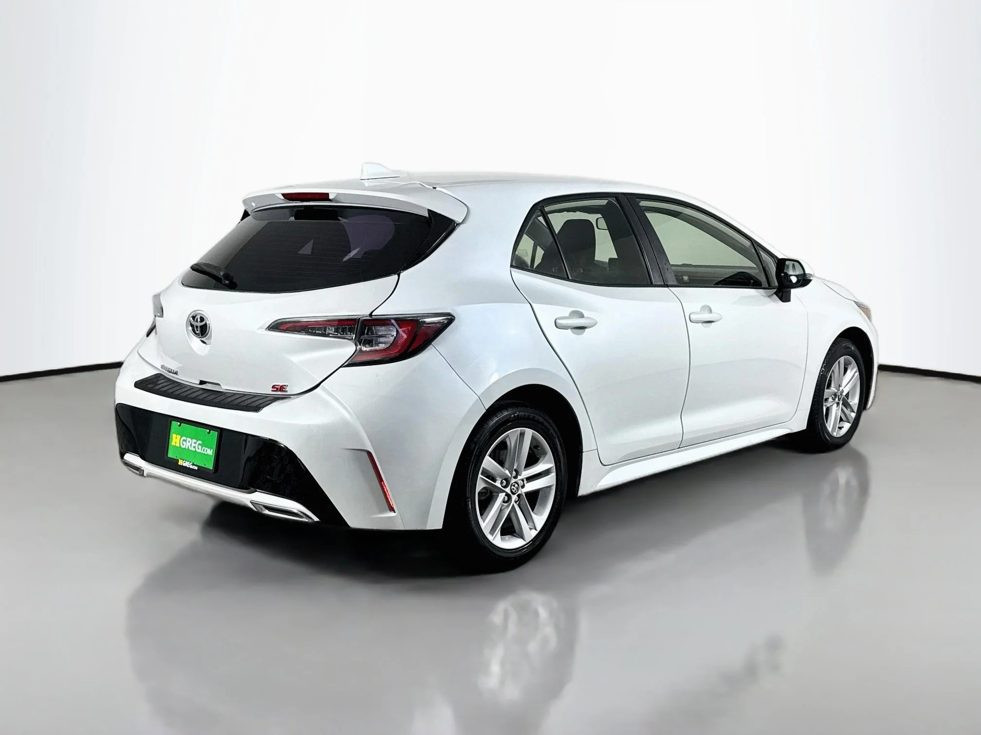 Used 2021 Wind Chill Pearl Toyota SE image 7