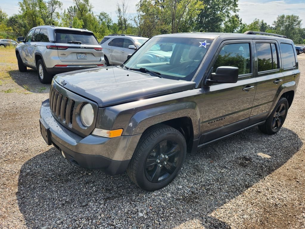 Used 2015 Gray Jeep Sport image 1