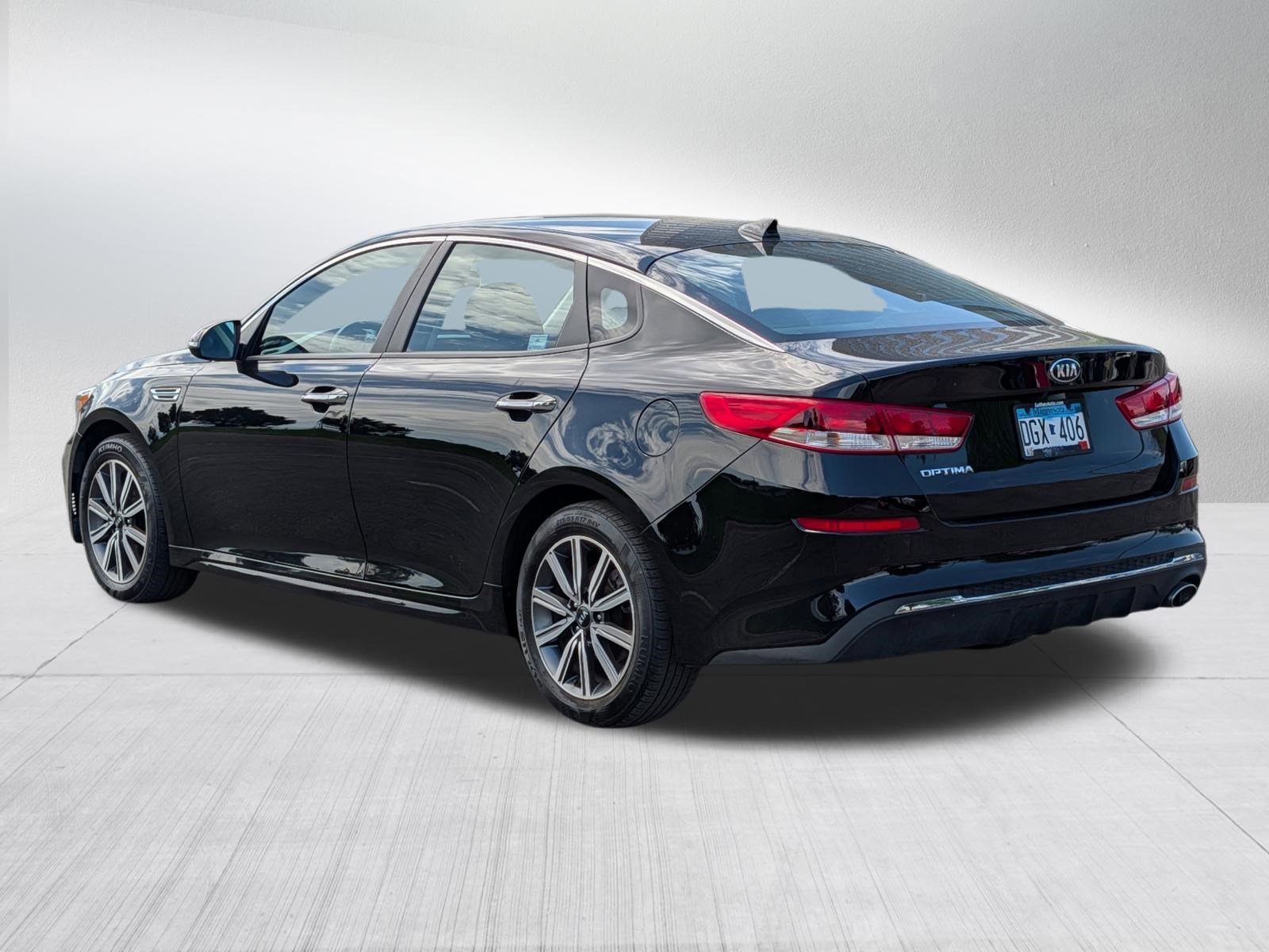 Certified Used 2019 Ebony Black Kia LX image 5