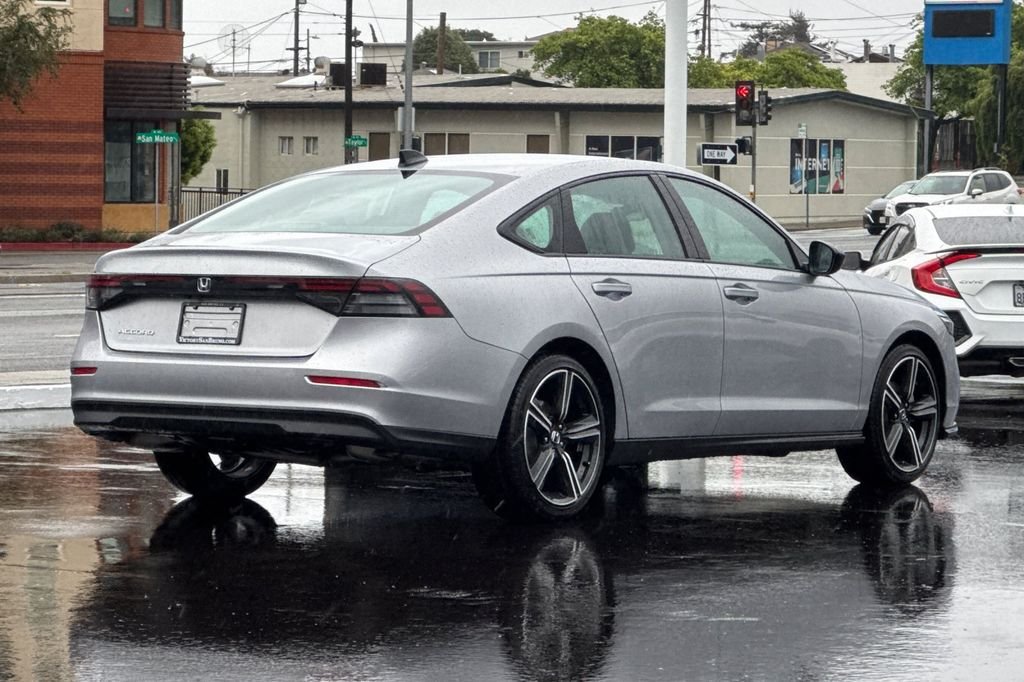 New 2026 Solar Silver Metallic Honda SE image 4