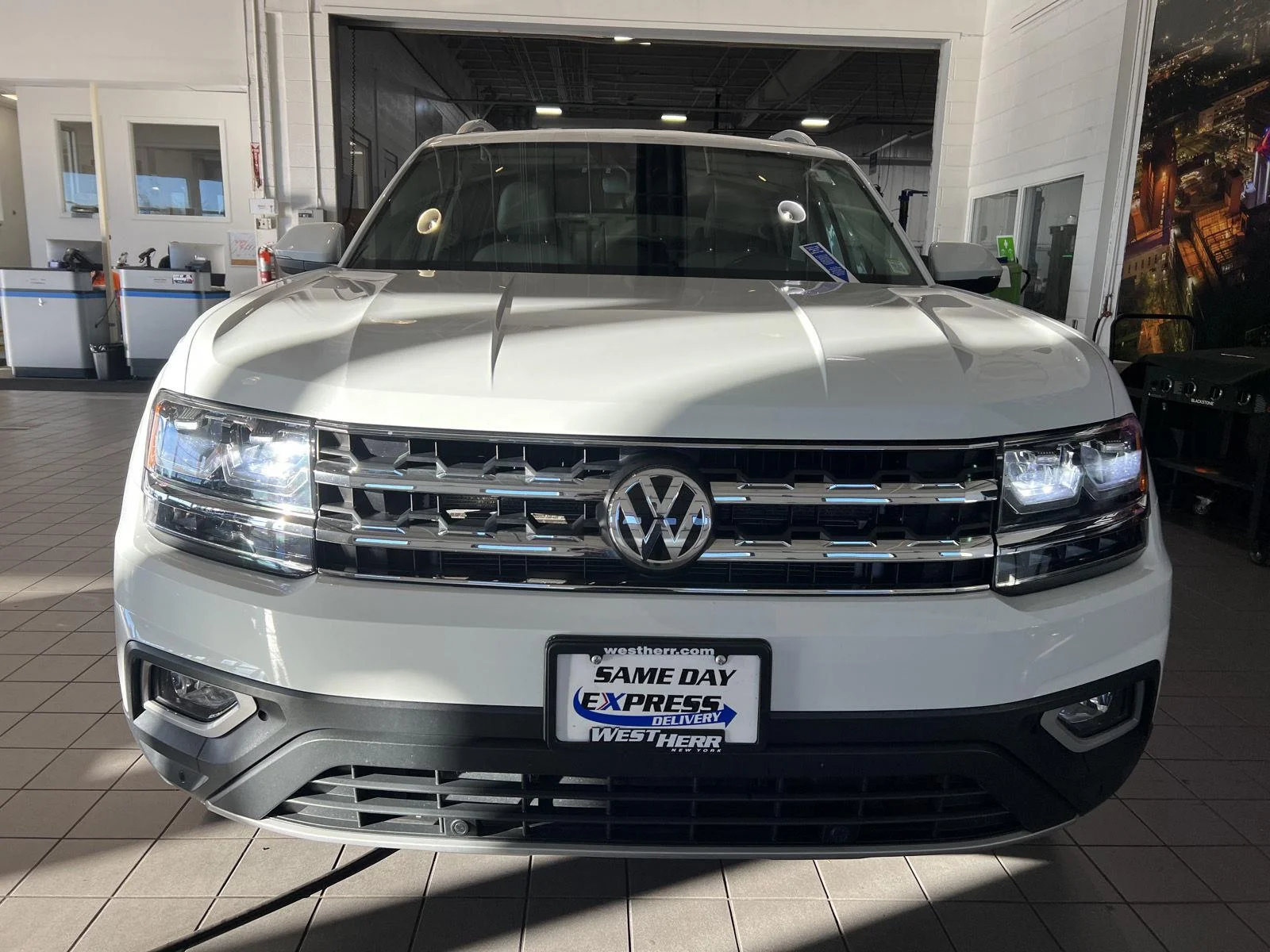 Used 2019 Pure White Volkswagen 3.6L V6 SEL image 2