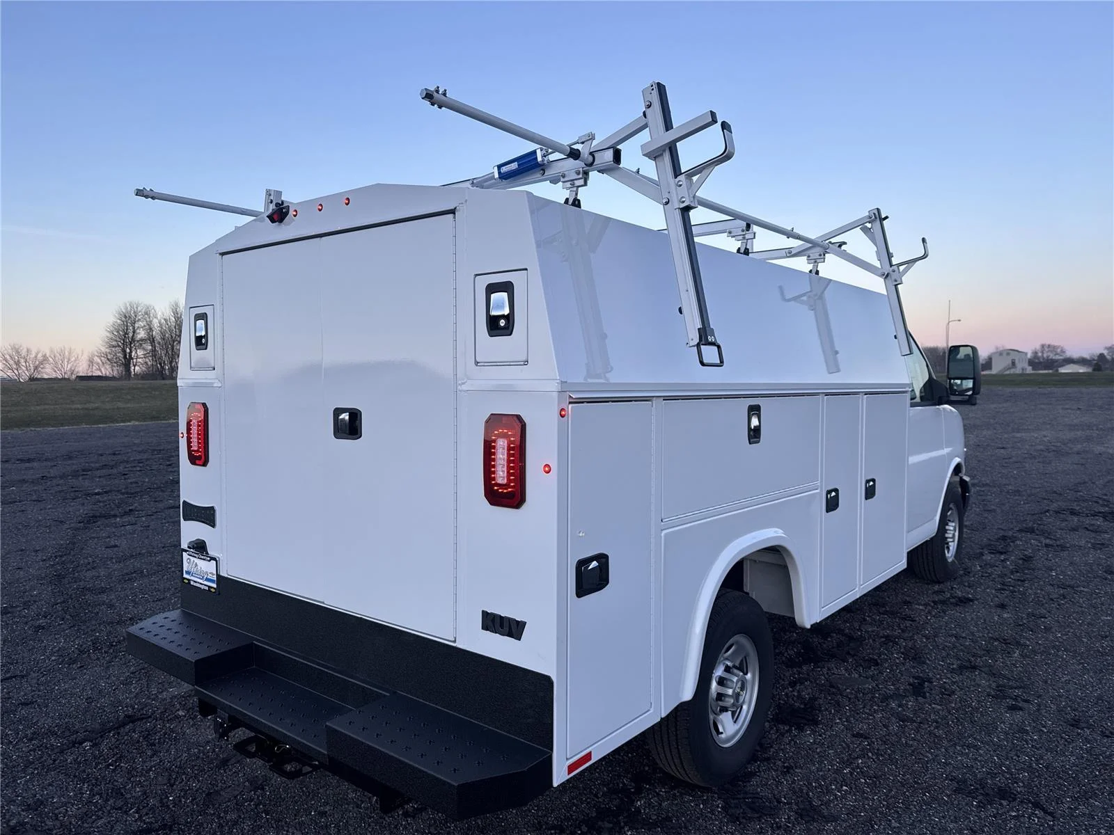 New 2025 Summit White Chevrolet 1WT image 11