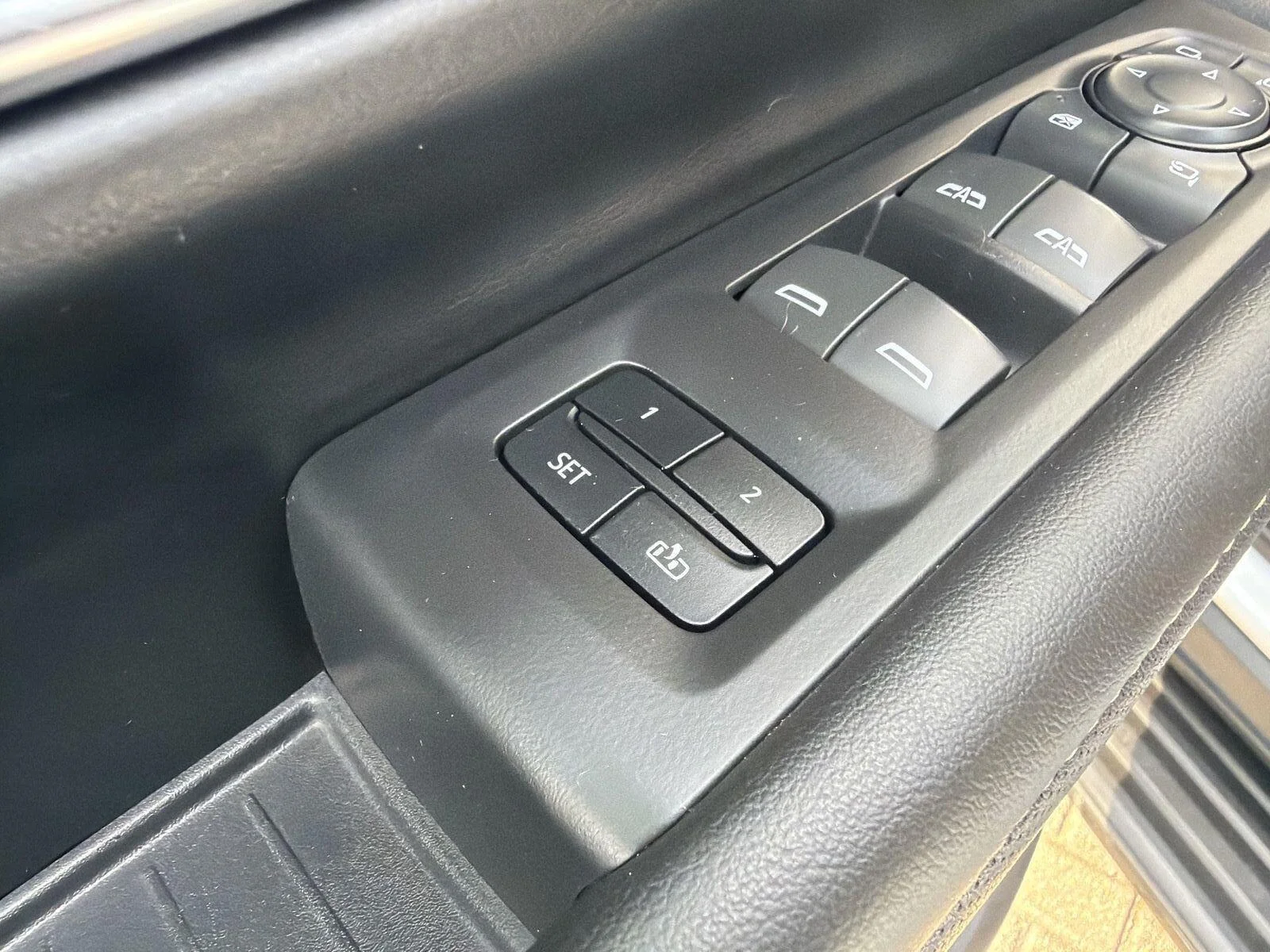 Used 2023 Summit White GMC SLT image 17