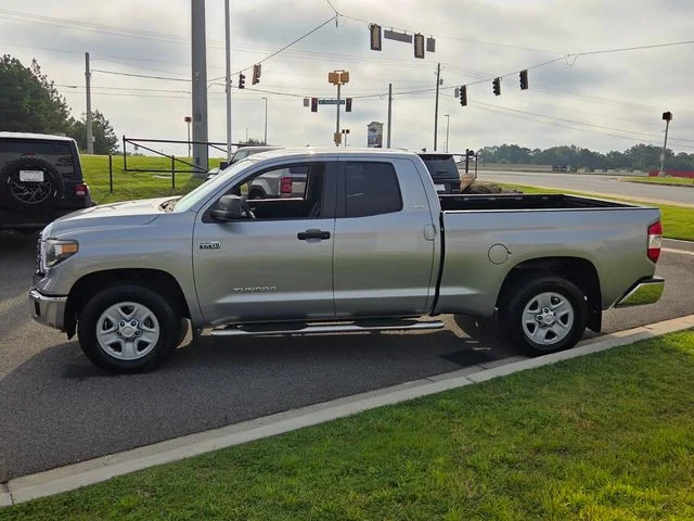 Used 2018 Silver Toyota SR5 image 4