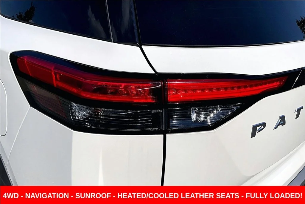Used 2022 White Nissan Platinum image 29