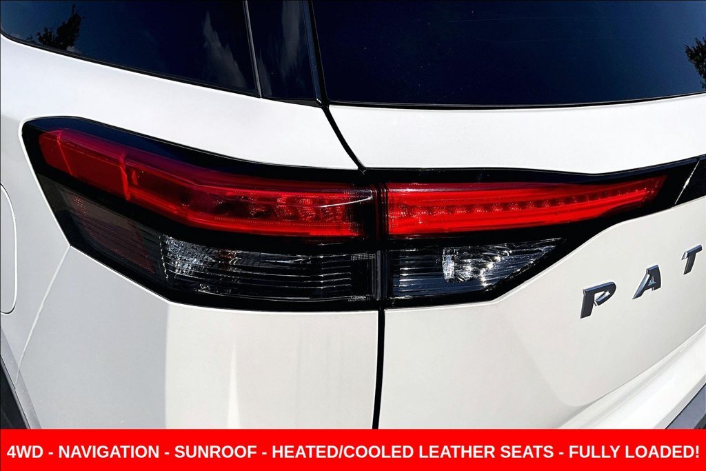 Used 2022 White Nissan Platinum image 29