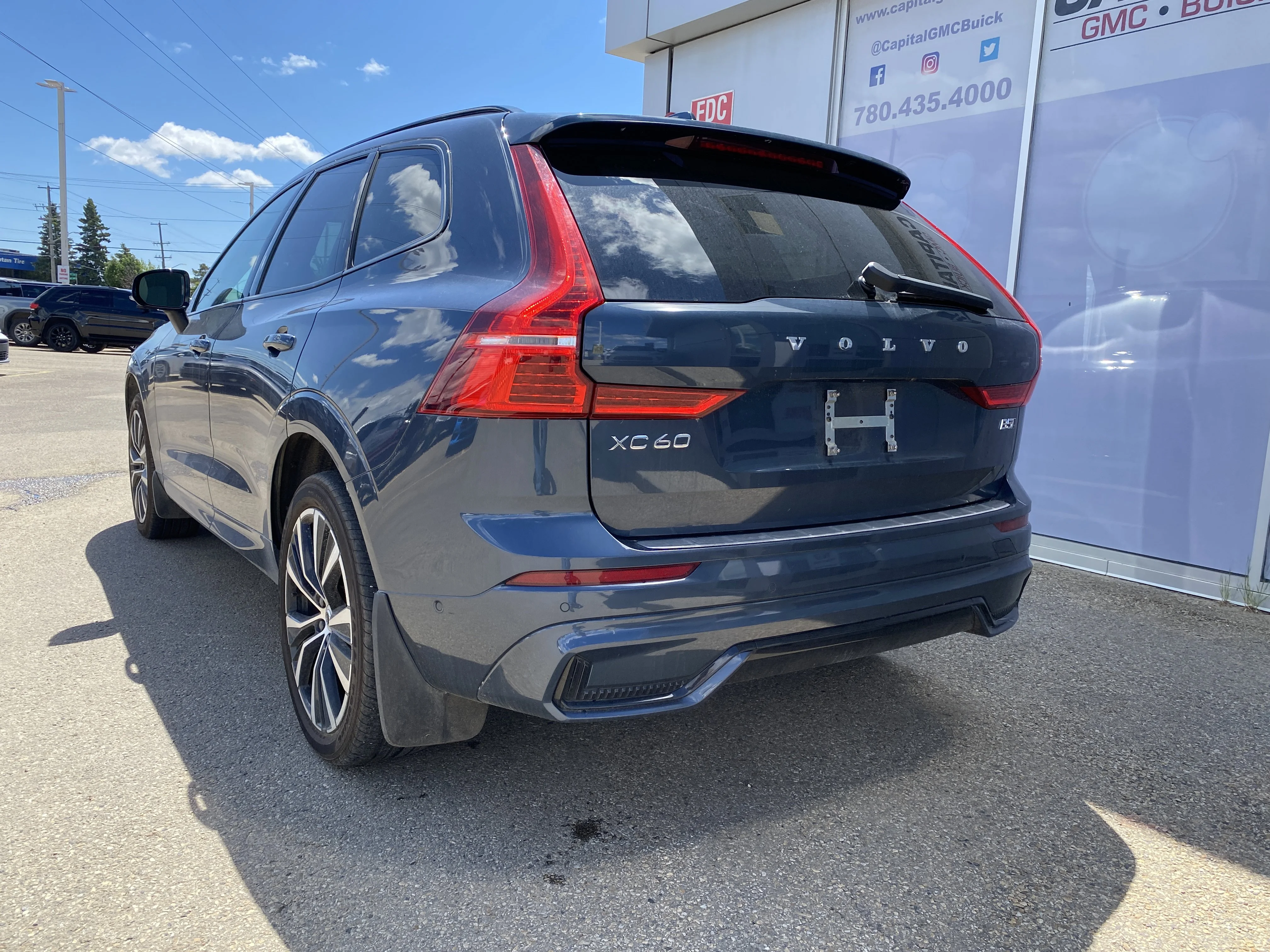 Certified Used 2024 Blue Volvo Plus Dark Theme AWD * 360 CAMERA * PANORAMIC SUNROOF * SAFETY PLUS * image 3