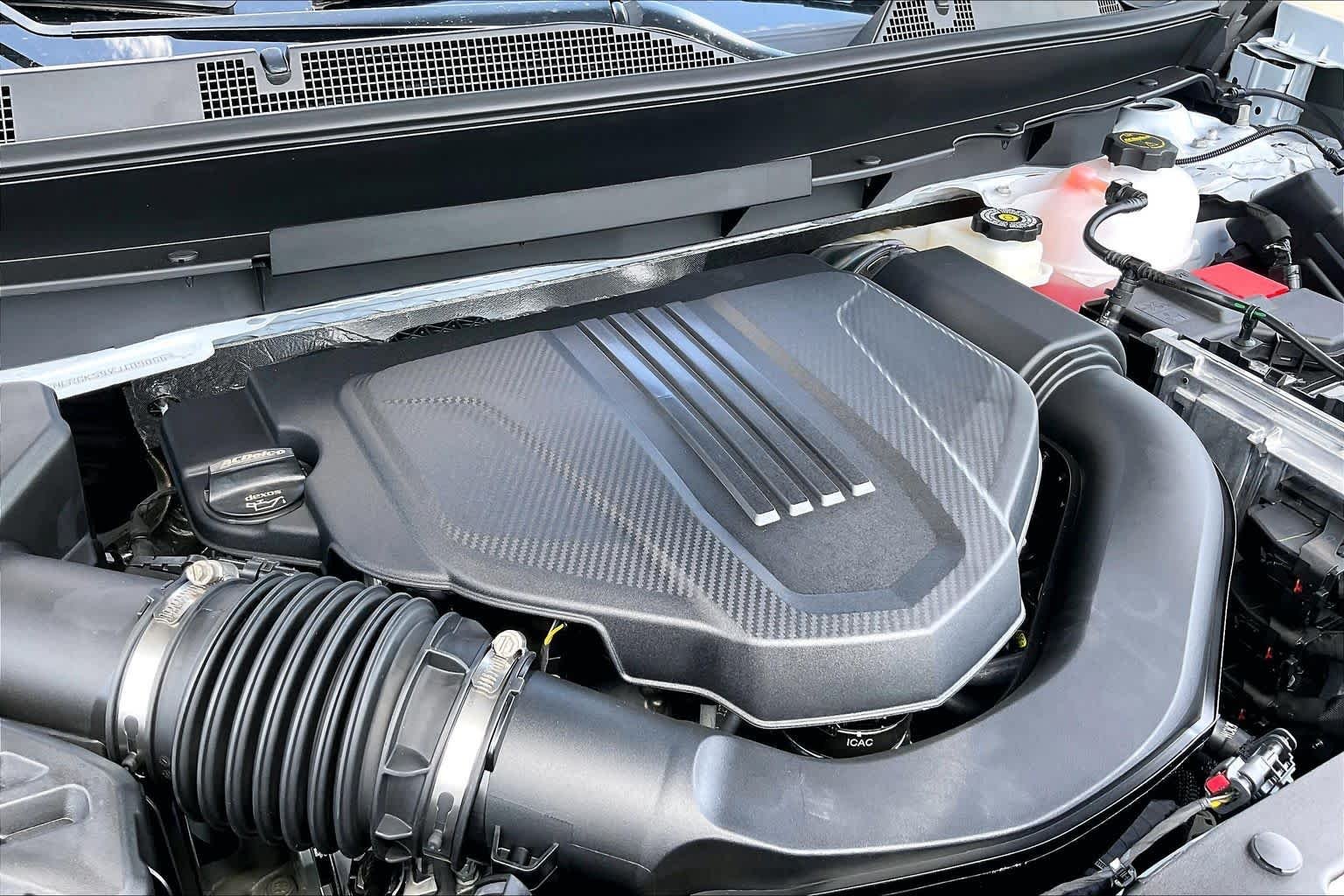 New 2027 Polar White Tricoat Chevrolet LT image 17