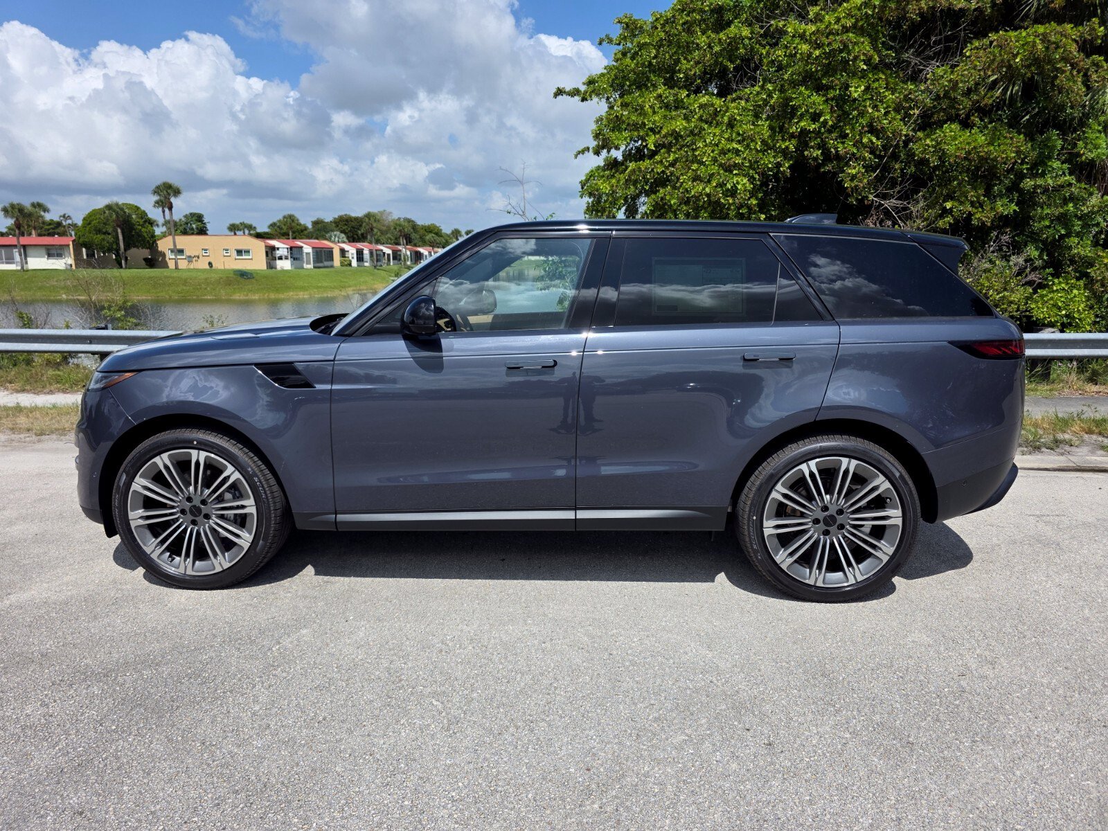 Used 2026 Varesine Blue Metallic Land Rover SE P360 image 7