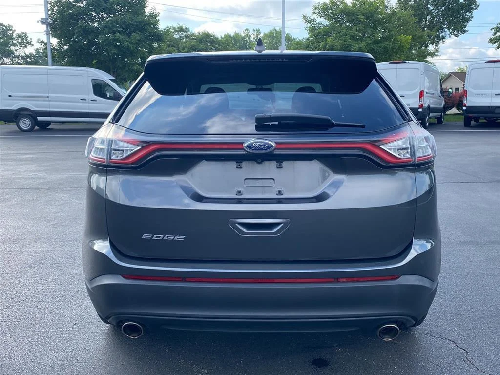 Used 2015 Magnetic Metallic Ford SE image 9
