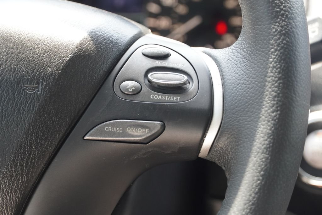 Used 2018 Silver Nissan Platinum image 33
