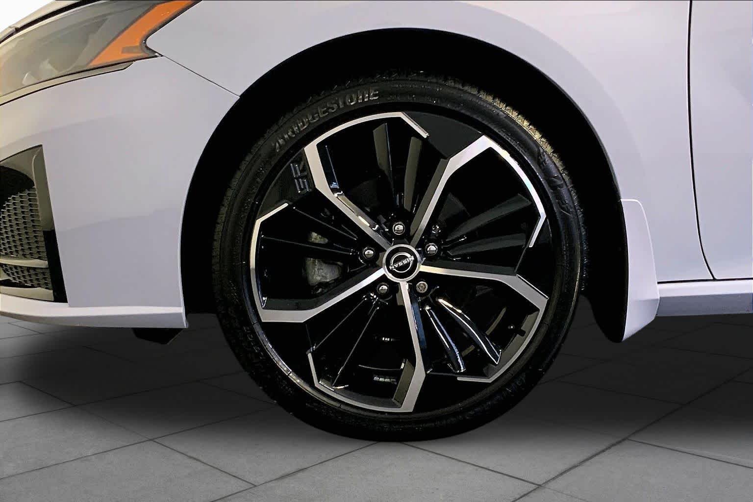 Used 2025 Gray Sky Pearl Nissan SR image 11
