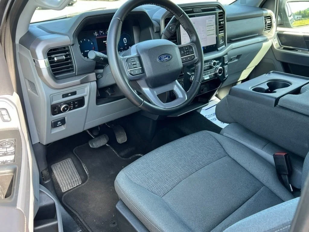 Used 2025 Gray Metallic Ford XLT image 16