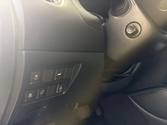 Certified Used 2019 White INFINITI LUXE image 19