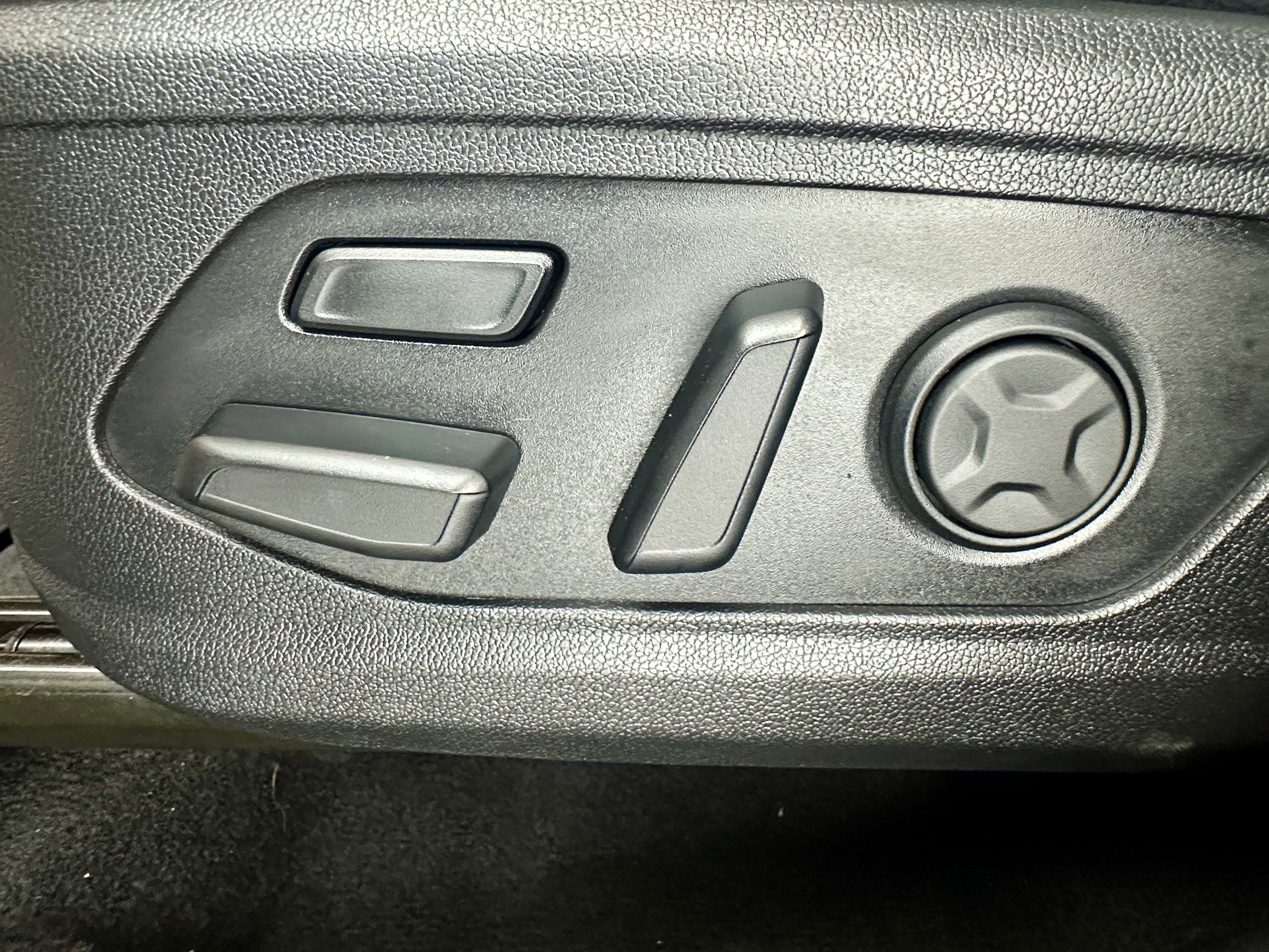 Used 2025 Panthera Metal Kia X-Line SX Prestige image 15