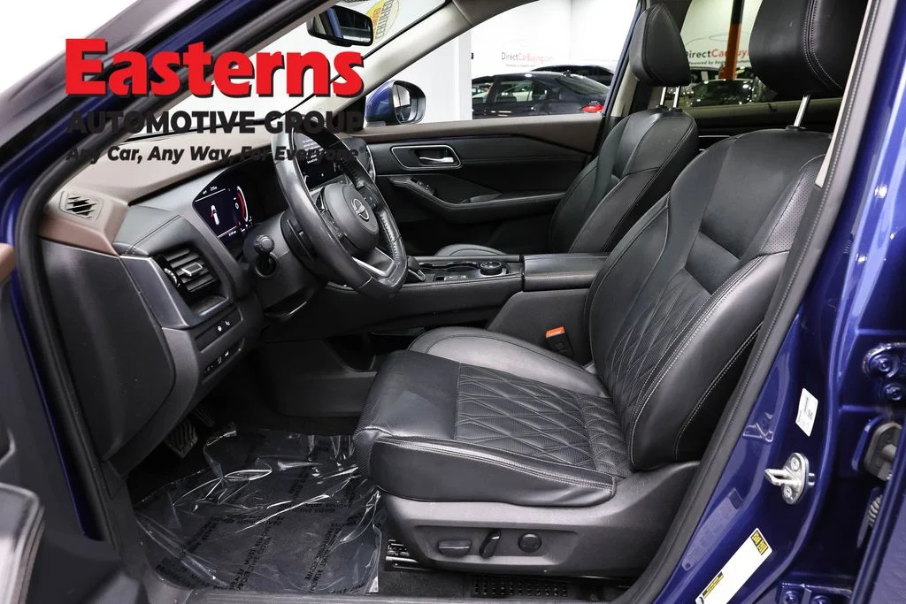 Used 2023 Blue Nissan Platinum image 14