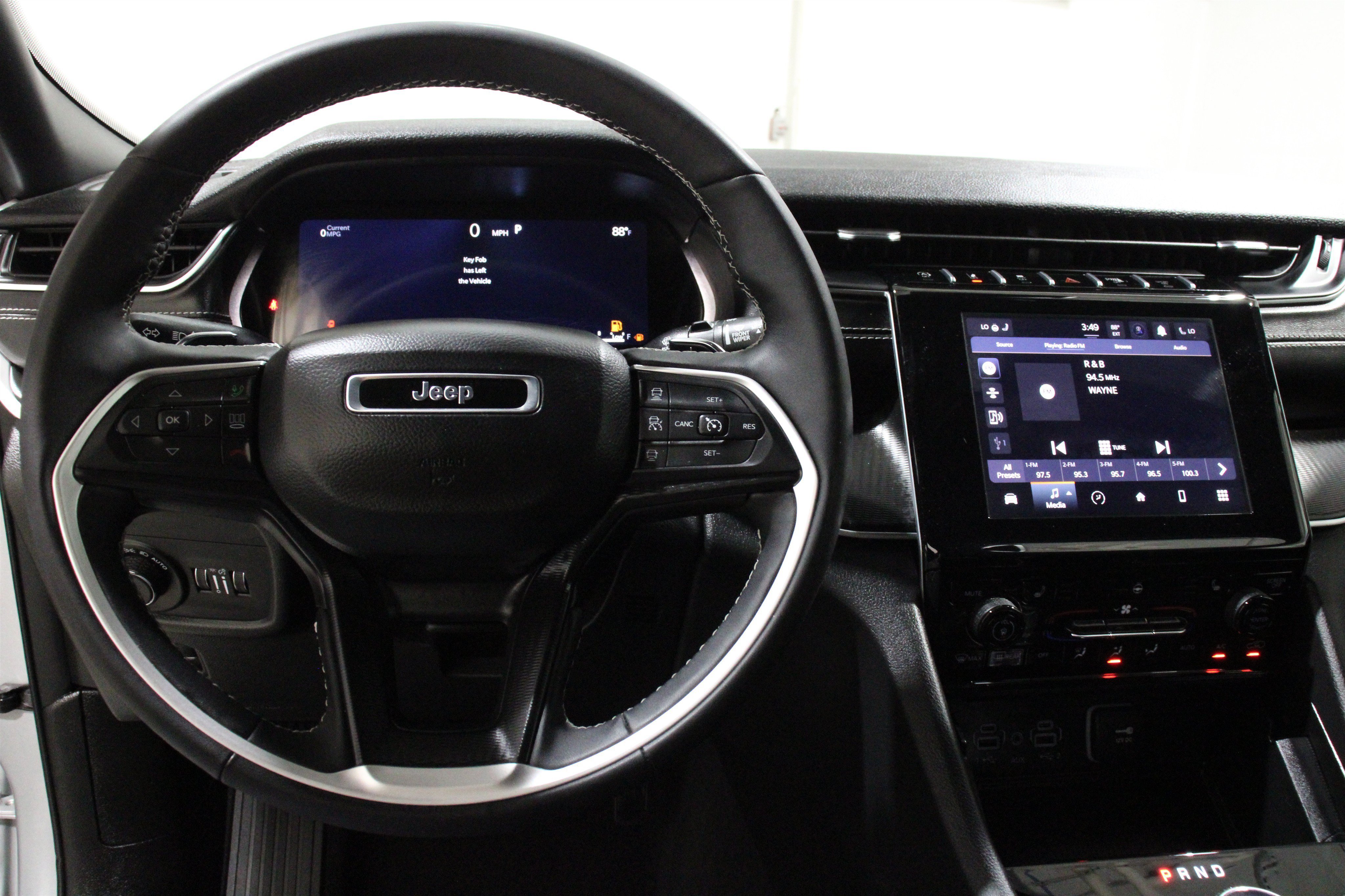 Used 2025 Silver Zynith Jeep Altitude image 8