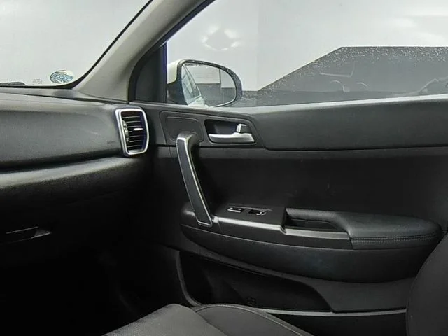 Used 2022 White Kia LX image 40