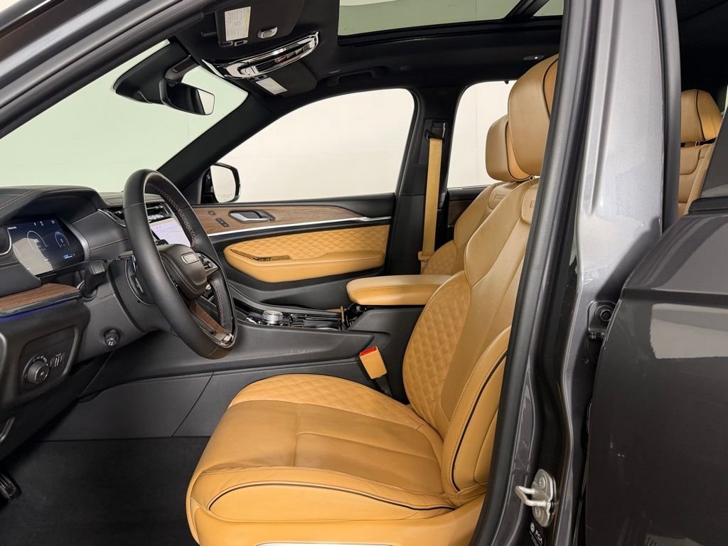 Used 2024 Gray Jeep Summit image 24