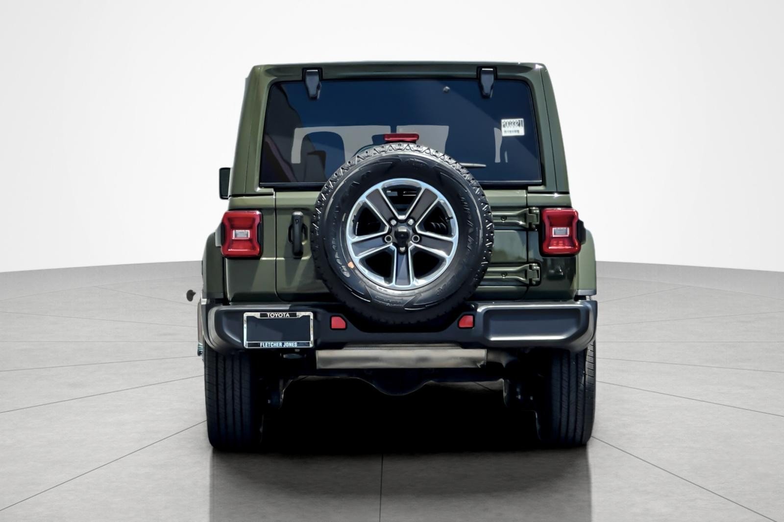 Used 2022 GREEN CLEAR-COAT Jeep Unlimited Sahara image 4