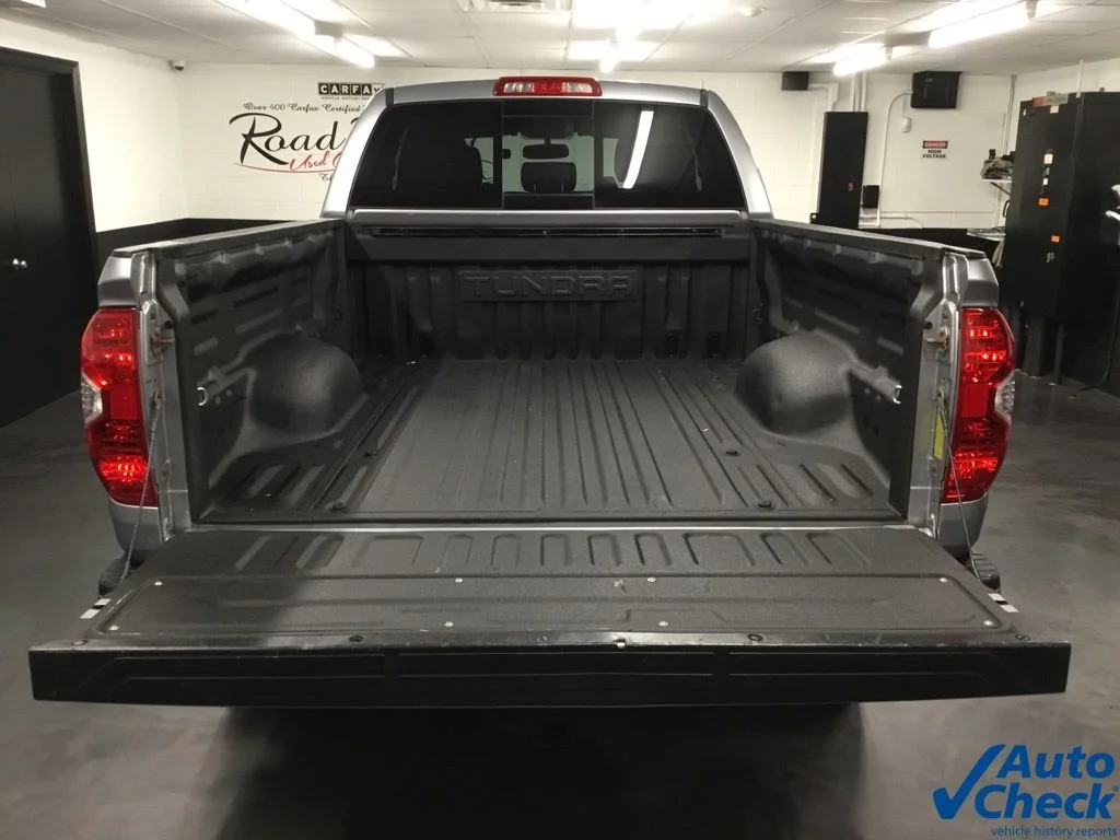 Used 2017 Silver Toyota SR5 image 12