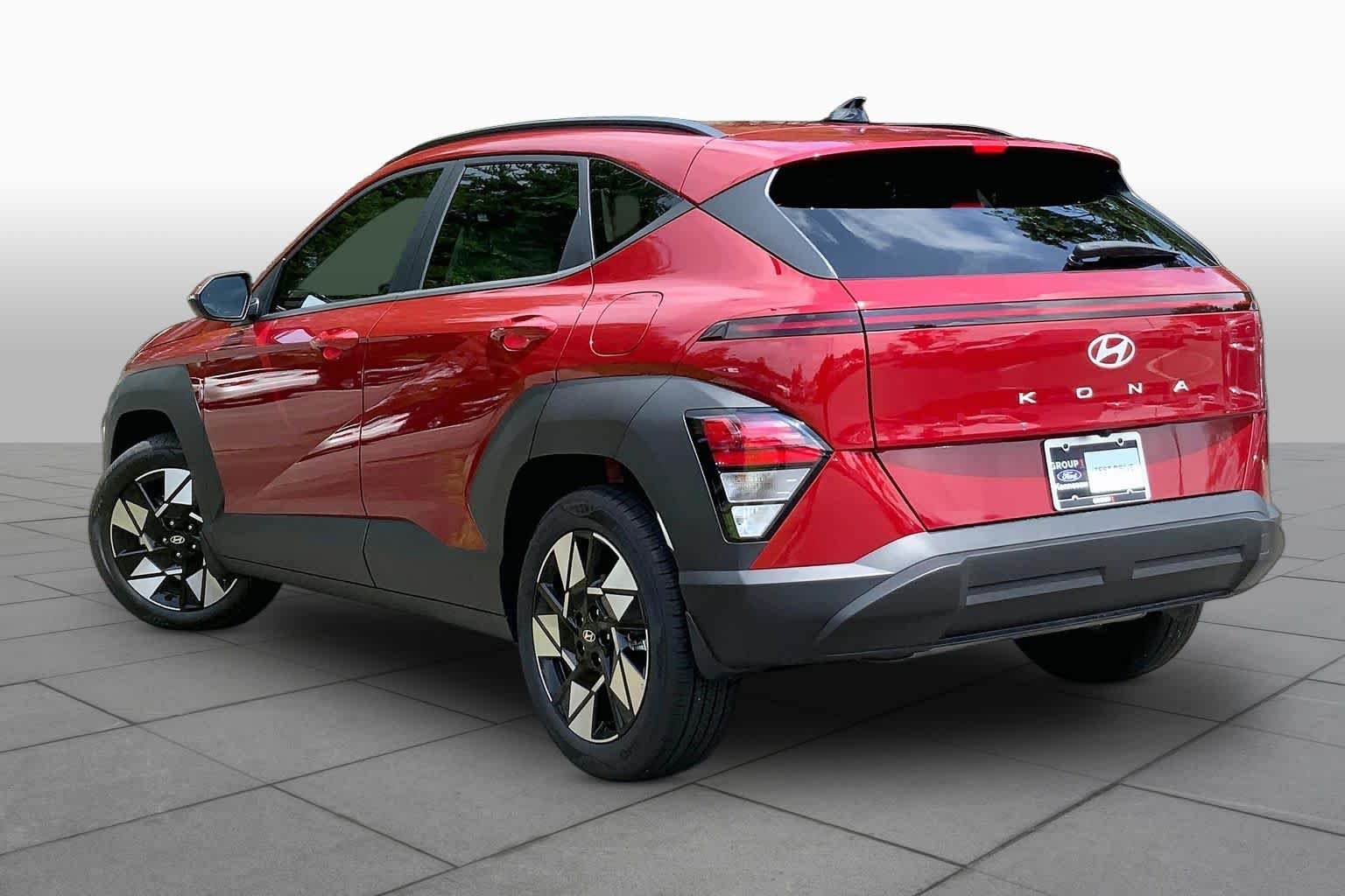 Used 2025 Ultimate Red Metallic Hyundai SEL Convenience image 11
