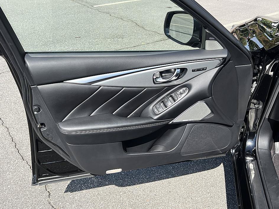 Used 2023 Black Obsidian INFINITI LUXE image 20