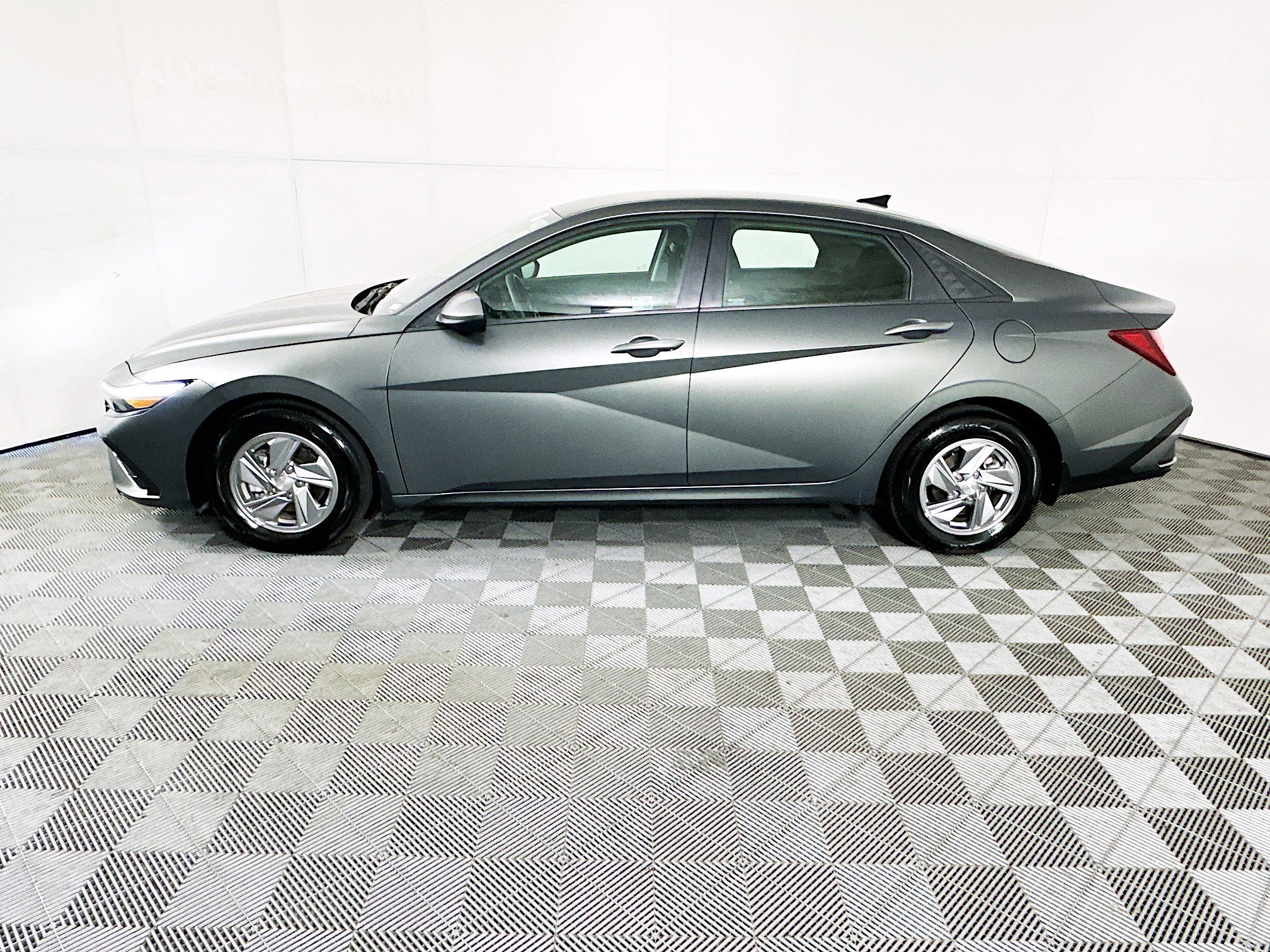 2025 Hyundai Elantra thumbnail 8