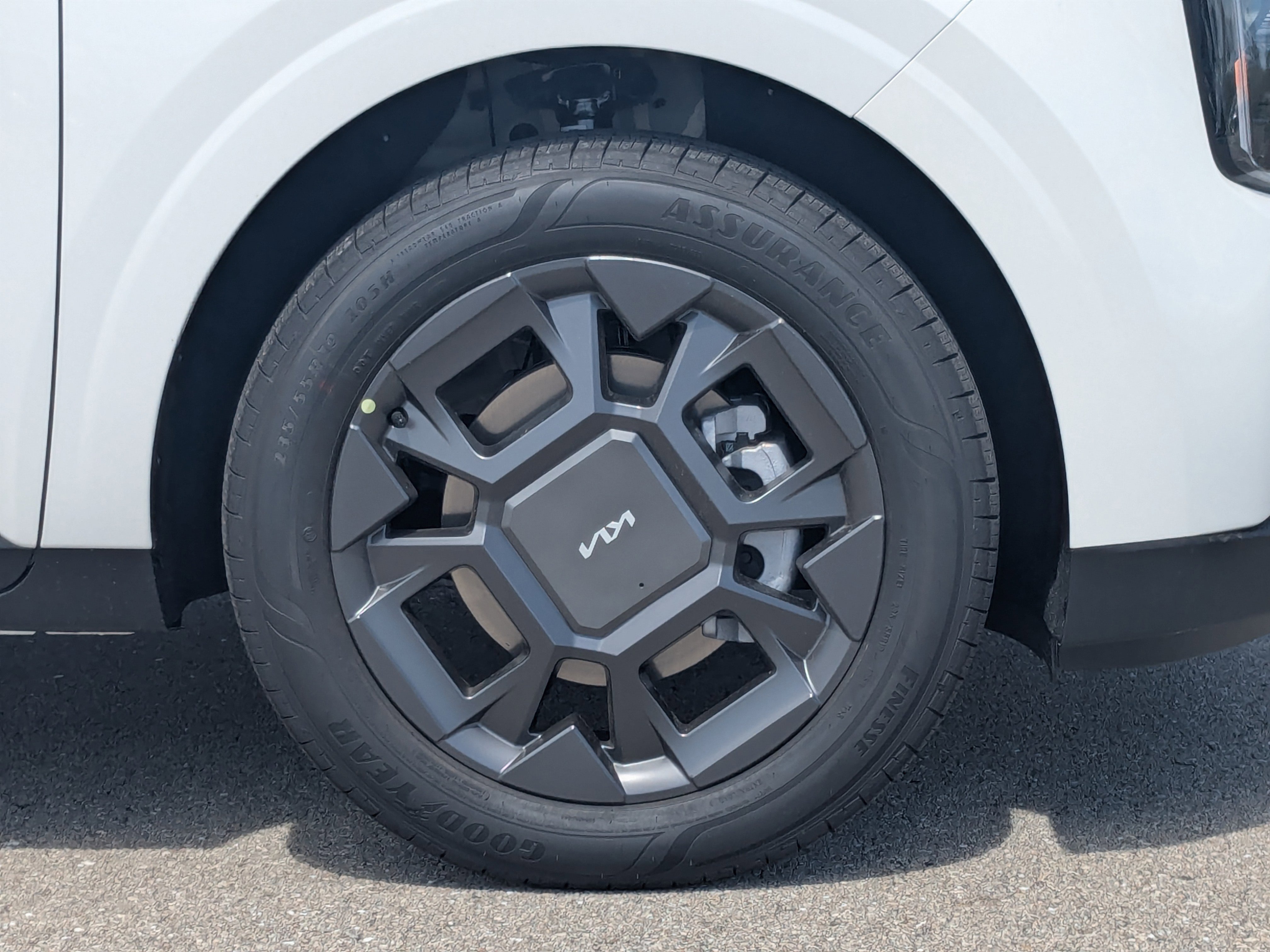 New 2026 Snow White Pearl Kia EX image 11