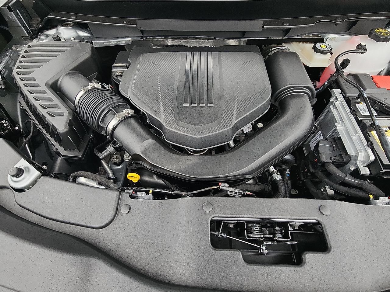 New 2026 Sterling Metallic GMC Elevation image 27