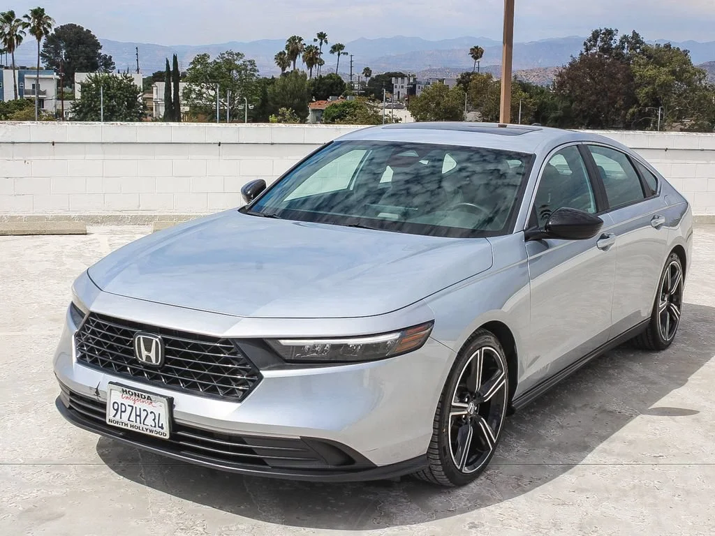 Certified Used 2025 Solar Silver Metallic Honda Sport image 23