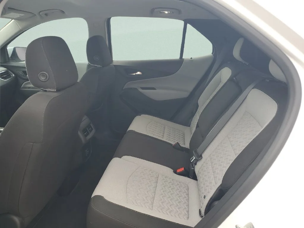 Used 2024 Summit White Chevrolet LT image 9