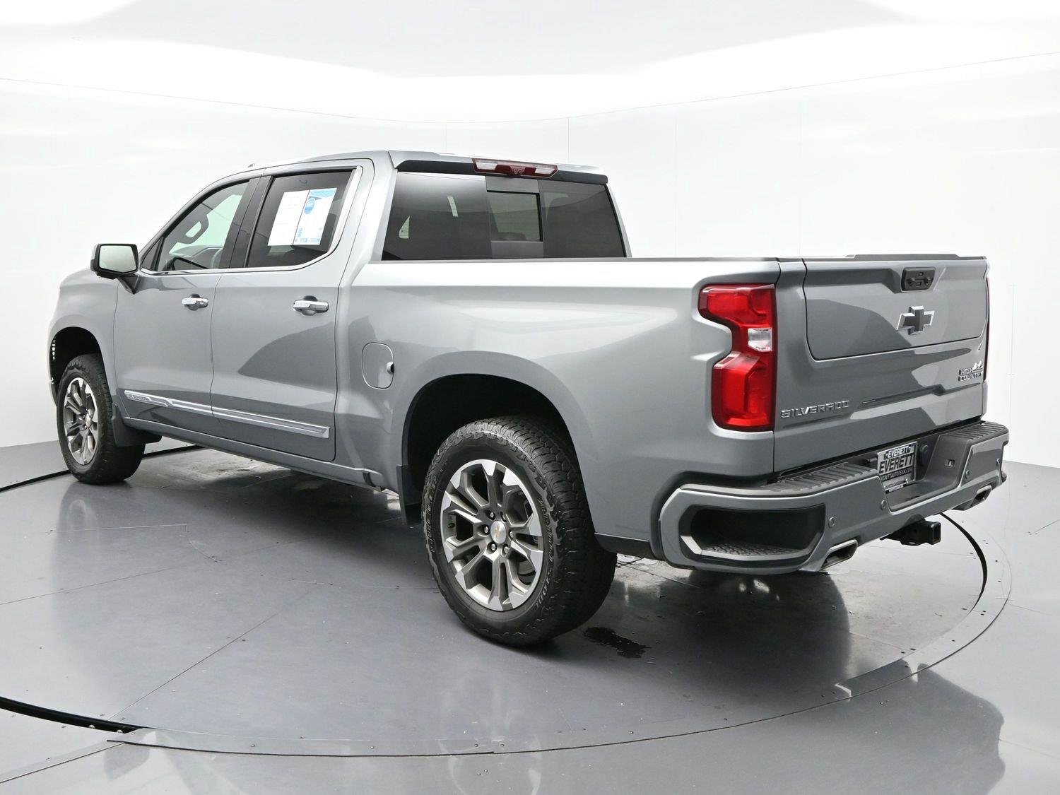 Used 2025 Sterling Gray Metallic Chevrolet High Country image 5
